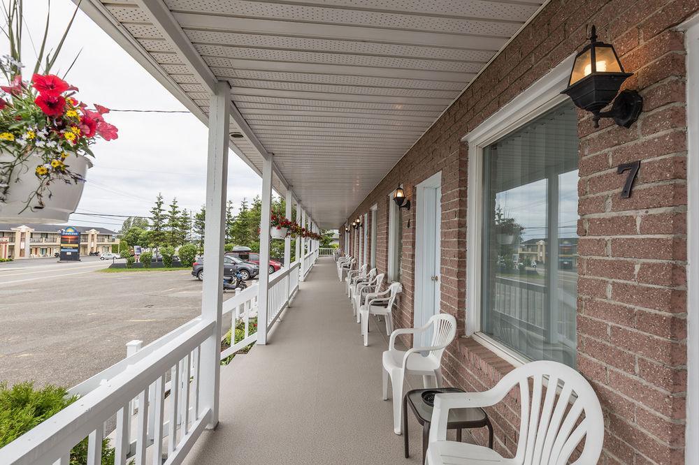 Motel Au Vieux Piloteux Ривьер-дю-Лу Экстерьер фото